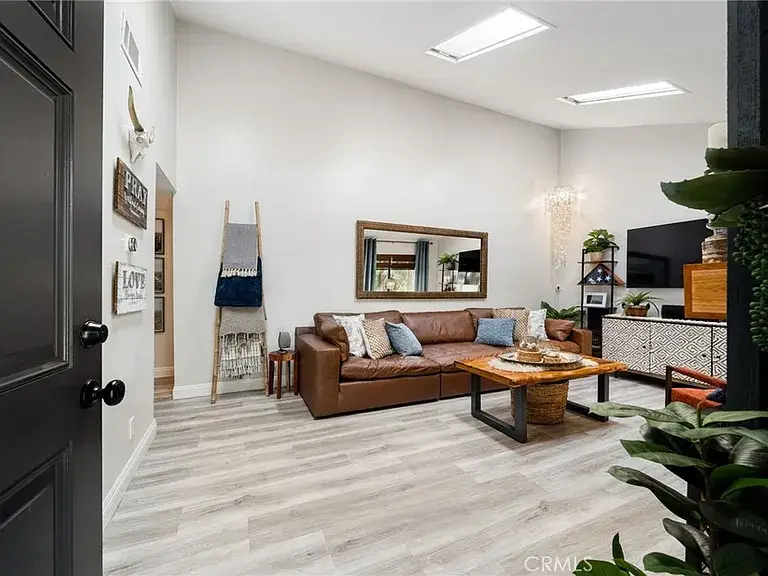 5d789cb5b3f17743646b8358442cb79f-cc_ft_768