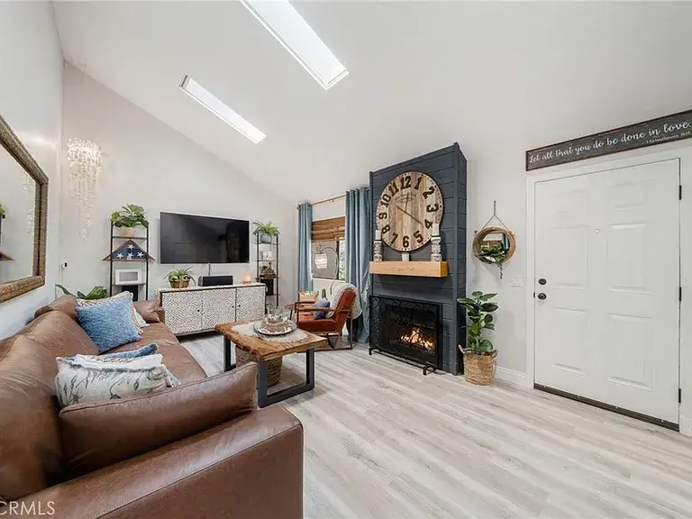 85f89aea34544c59a6d8b7e9fb01986c-cc_ft_768