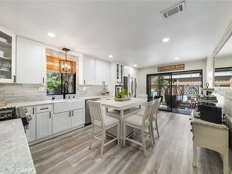 d6ee7872cd278f527e5d091840ec72ed-cc_ft_768