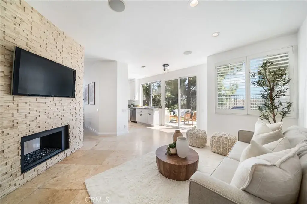 84 Hawaii Drive18