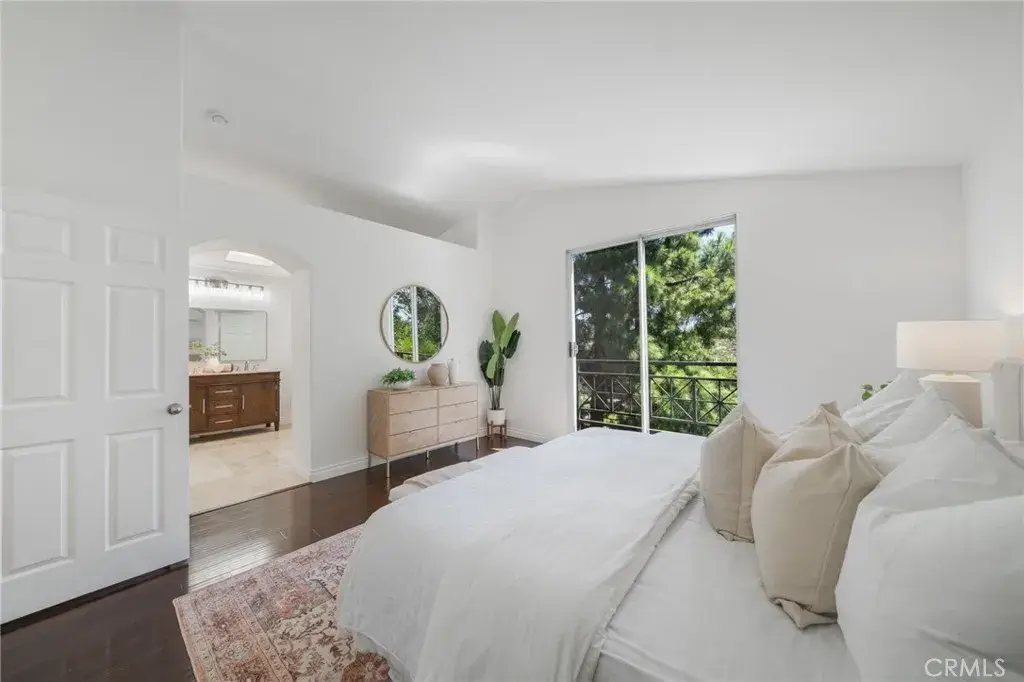 84 Hawaii Drive27